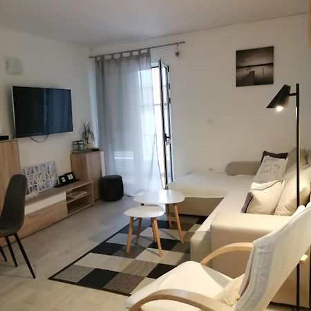 Apartman Grgic มาคาร์สกา ภายนอก รูปภาพ