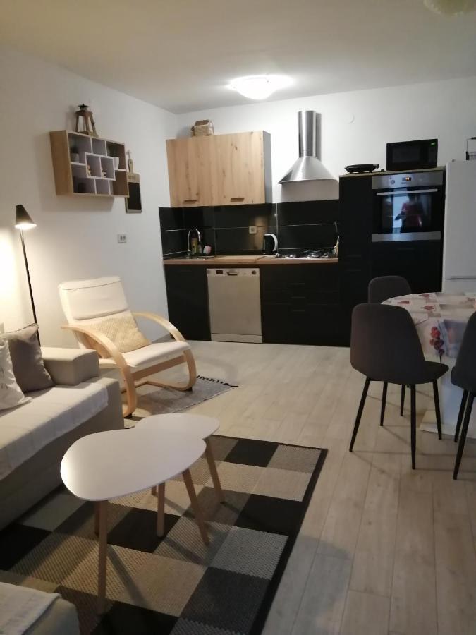 Apartman Grgic มาคาร์สกา ภายนอก รูปภาพ