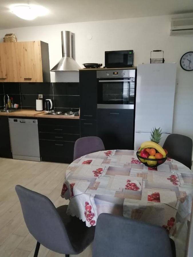 Apartman Grgic มาคาร์สกา ภายนอก รูปภาพ