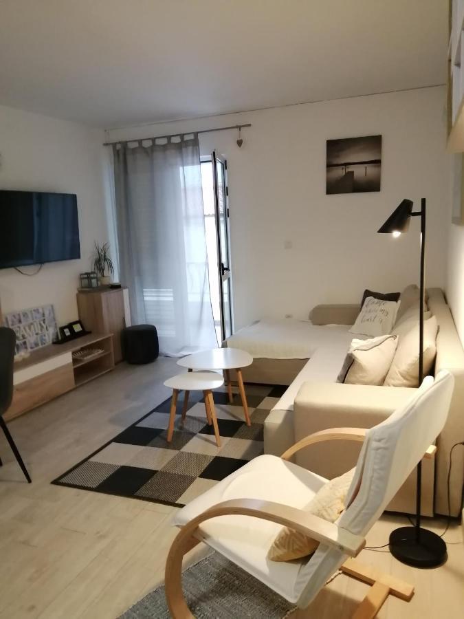 Apartman Grgic มาคาร์สกา ภายนอก รูปภาพ