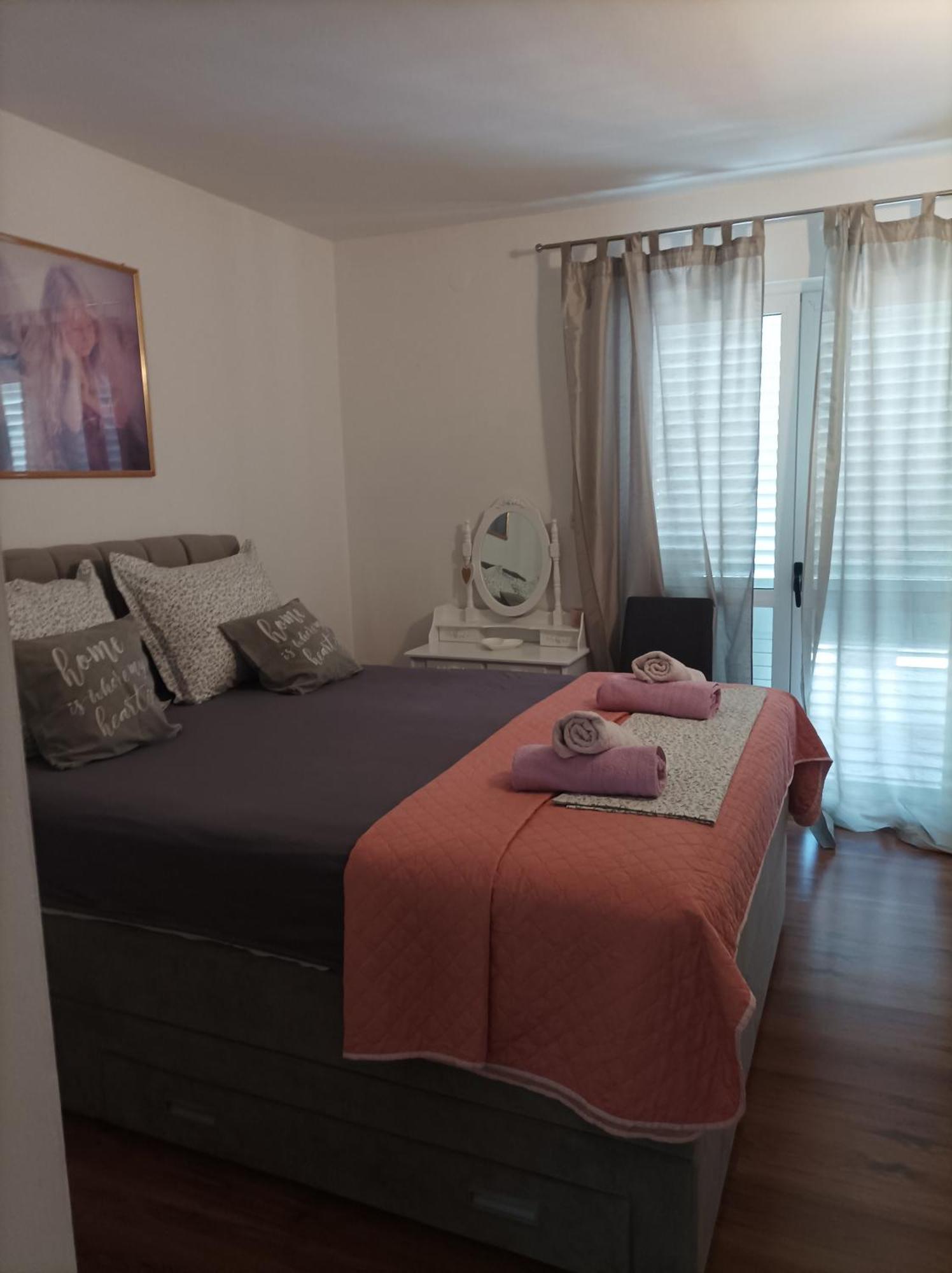 Apartman Grgic มาคาร์สกา ภายนอก รูปภาพ